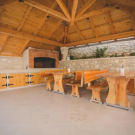 Bauk Guest house Pucisca